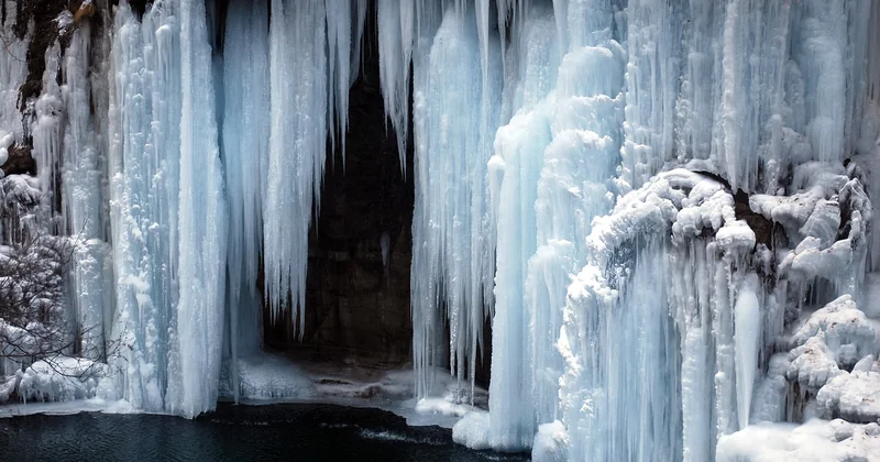 Les cascades de glace en hiver : une expérience extrême